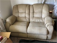 La-Z-Boy loveseat w/dual recliners