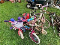 tricycle, 3 sm bikes, scooter
