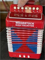 WOODSTOCK ACCORDIAN