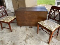 DROP LEAF WOOD TABLE AND 2 CHAIRS