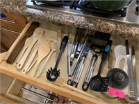 CONTENTS OF DRAWERS LG LOT OF KITCHEN