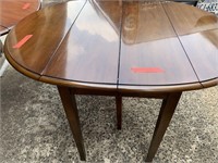 Drop leaf table
