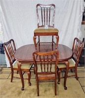 dining table w/4 matching chairs