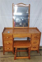 Cushman Colonial Creation solid oak dresser w/mirr