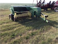 John Deere 336 baler