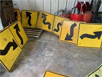 8-curve Warning Signs 30"x30"