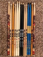 (14) Drum Sticks & Case