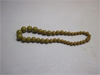 Vintage Pea Soup Colored Bakelite Necklace