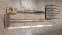 Vintage Silage Fork & Sledge Hammer
