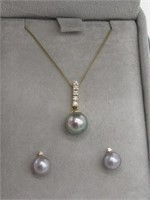 14 KT DIAMOND AND PEARL NECKLACE AND EARING SET