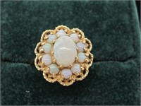 OPAL AND 10KT GOLD VINTAGE LADIES RING SIZE 5.5