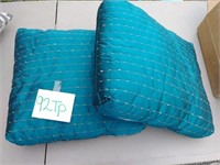 Throw Blue Design (2) Pillows