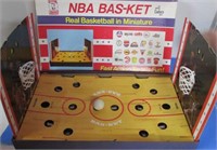 Vintage NBA Bas-ket Board Game