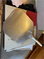 Pizza stone 17" x 17", spatula, hot pad