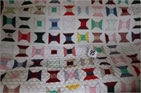 Hand Made (Believed to be Queen) Spool Quilt by