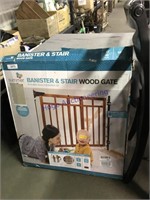 BANISTER & STAIR WOOD GATE, 32-48"W X 33"T,