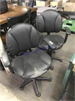 PAIR OF OFFICE CHAIRS, SHOWS WEAR ON SEATS