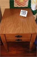 End Table (19.5x25.5x21") with Drawer (Matches