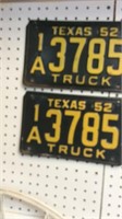 Two 1952 Texas truck license plates
