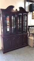 Nice modern China cabinet comes in 2 pieces 84