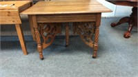 Fancy antique oak dining table with 4 leaves