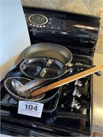 Small wok 9.5" w/ frying accessories &...