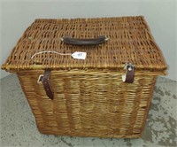 BRAXTON WICKER PICNIC BASKET AND ACCESSORIES