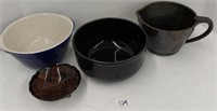 LOT OF POTTERY BOWLS