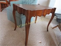 beautiful vintage side end table 25.5" x 17"