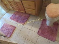 3 pc bathroom rug set good condition