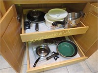 2 shelves cookware frying pans