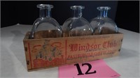 WINDSOR CLUB CHEESE BOX WITH 3 BOTTLES 9 IN