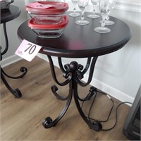 METAL BASE ROUND ACCENT TABLE 22 X 28, MATCHES