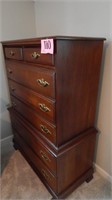 VINTAGE TRADITIONAL STYLE CHEST OF