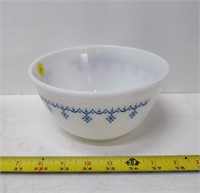 vintage pyrex 1.5 qrt bowl