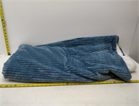 reversible blanket, blue