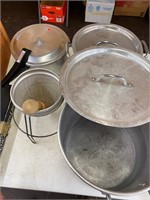 Soup pots, pressure cooker, strainer