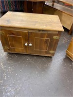 Small rolling cabinet