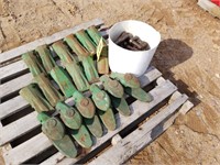 (12) teeth and (6) shanks for excavator bucket