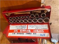 Tool Box with 6-point 21 piece Socket Set