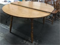 Kitchen table with 2 leaves