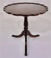 Pie crust table, rope turned column, metal claw
