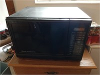 Amana Radaranger Microwave Oven