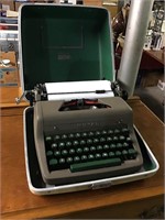 Vintage manual Royal typewriter lot