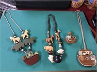 Wood board with Noah’s ark jewelry lot