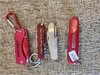 3 Pocket Knives & 1 Pen/Light Key Holder
