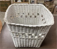 11"x11”x11” Wicker Trash basket. No Shipping