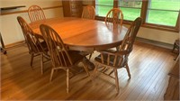 Kitchen Table W 3 Leafs  and 6 Chairs
