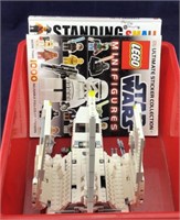 Tote With Lego Star Wars Ship And 2 Books