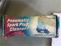 PNEUMATIC SPARK PLUG CLEANER